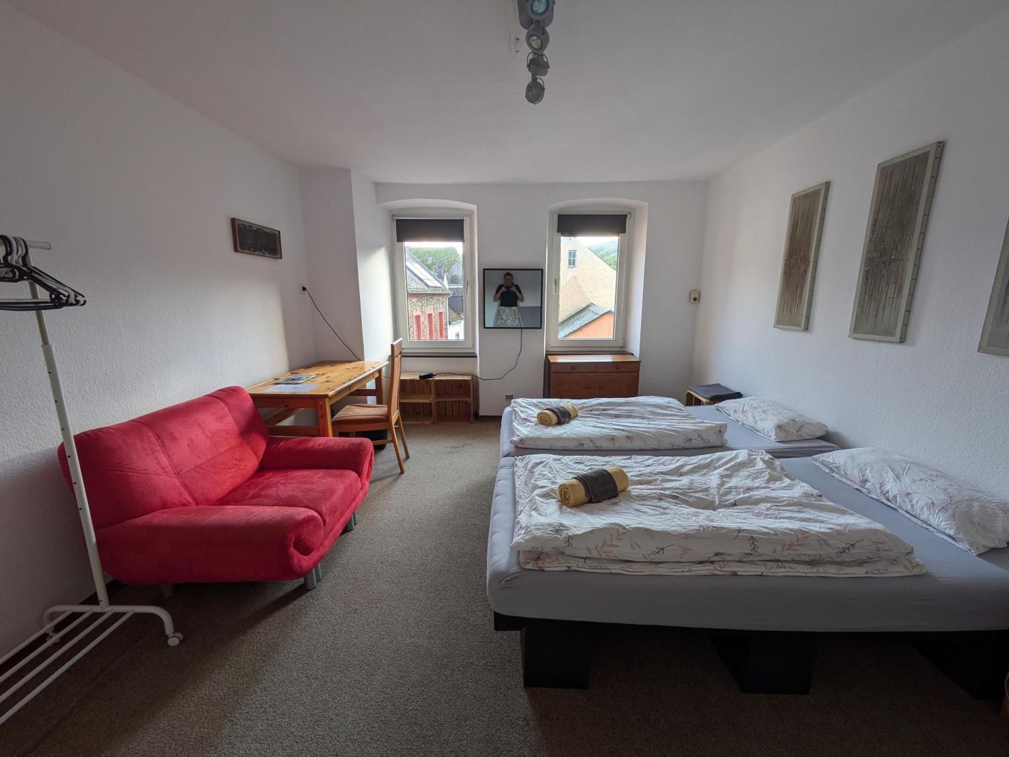 Monkey Factory - Mini Home-Stay Hostel Traben-Trarbach Habitación foto